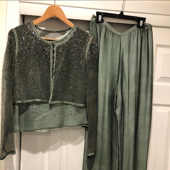 Three piece suit. Sweater pants and shirt - Picture 1 of 4